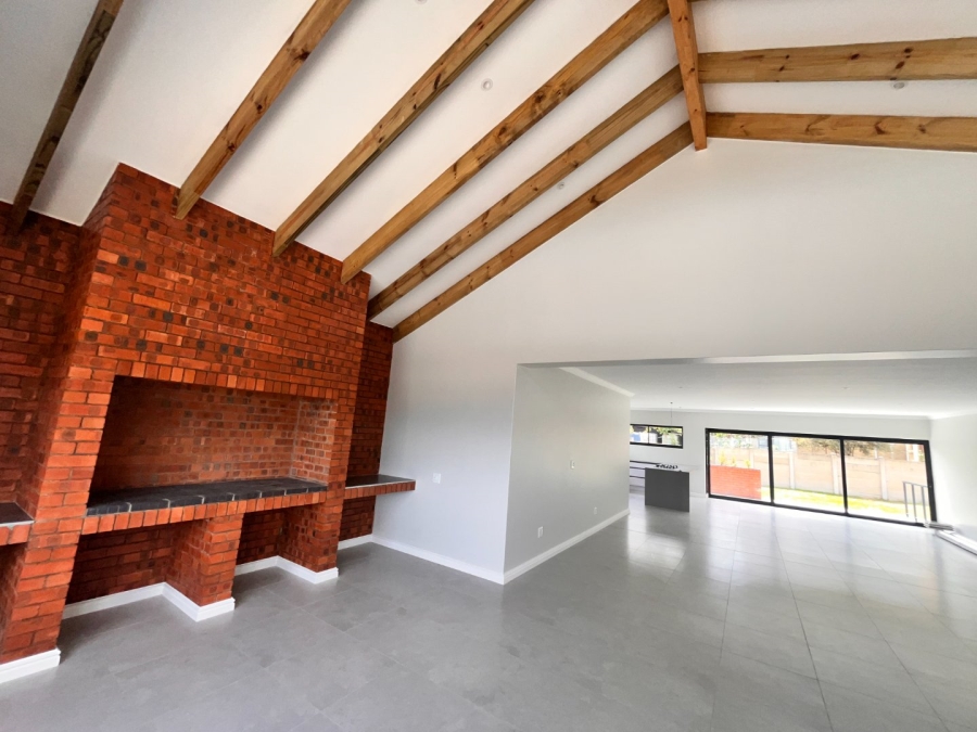 3 Bedroom Property for Sale in Wavecrest Eastern Cape